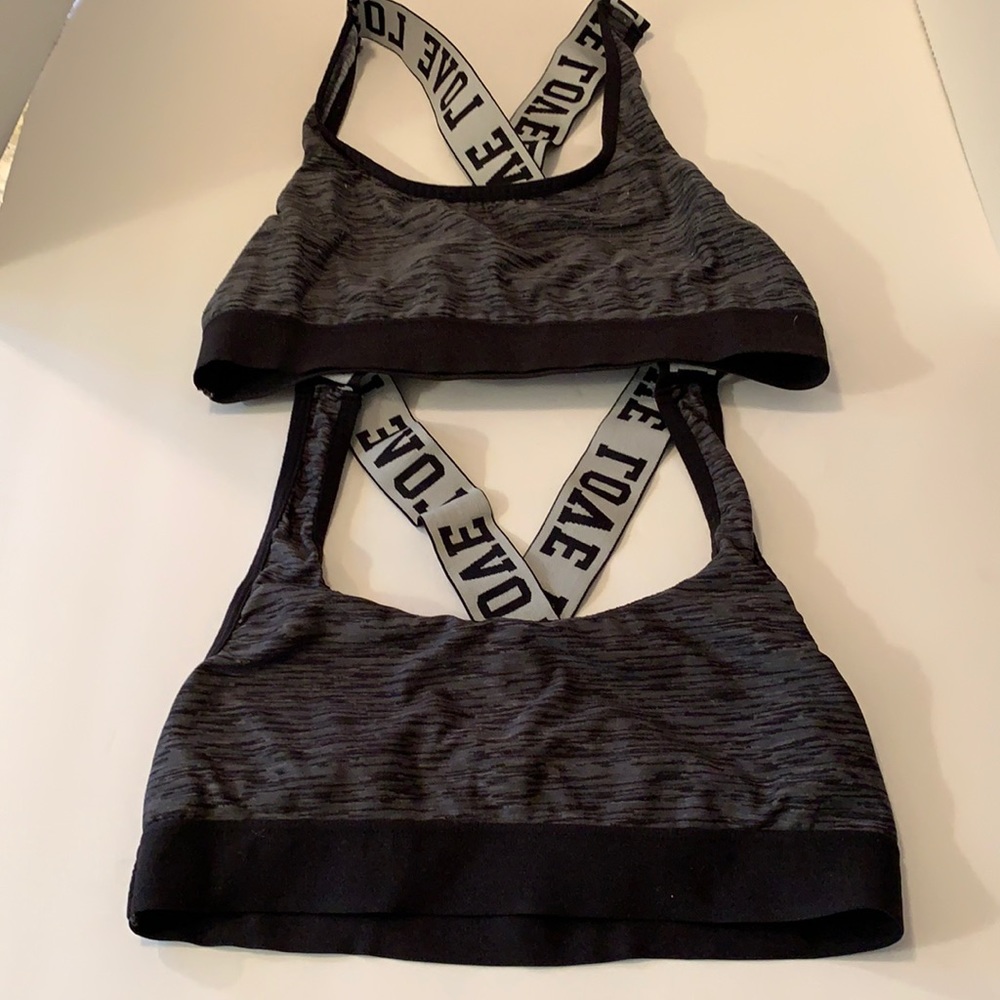 FRUIT OF THE LOOM BLT/GRAY BRAS ((2)) SZ 34 POLY/SPANDEX (like new-worn once)